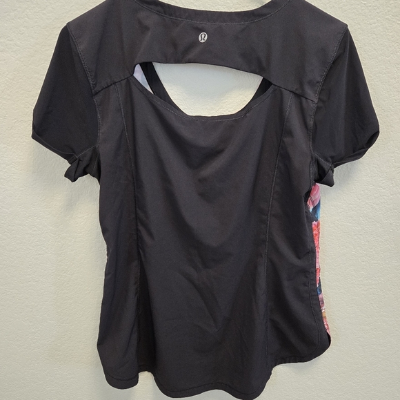 LULULEMON Lightened Up T-Shirt Womens 8 Rose Print Short Sleeve Technical Top - Picture 4 of 5